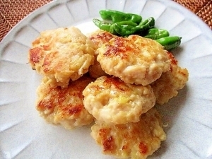 節約おかず♪鶏むね肉の味噌つくね