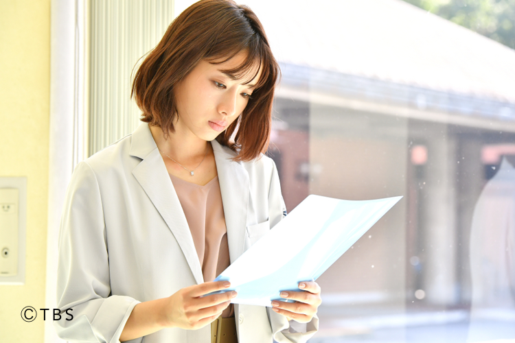 眉メイクで柔らかさと意志の強さを表現
