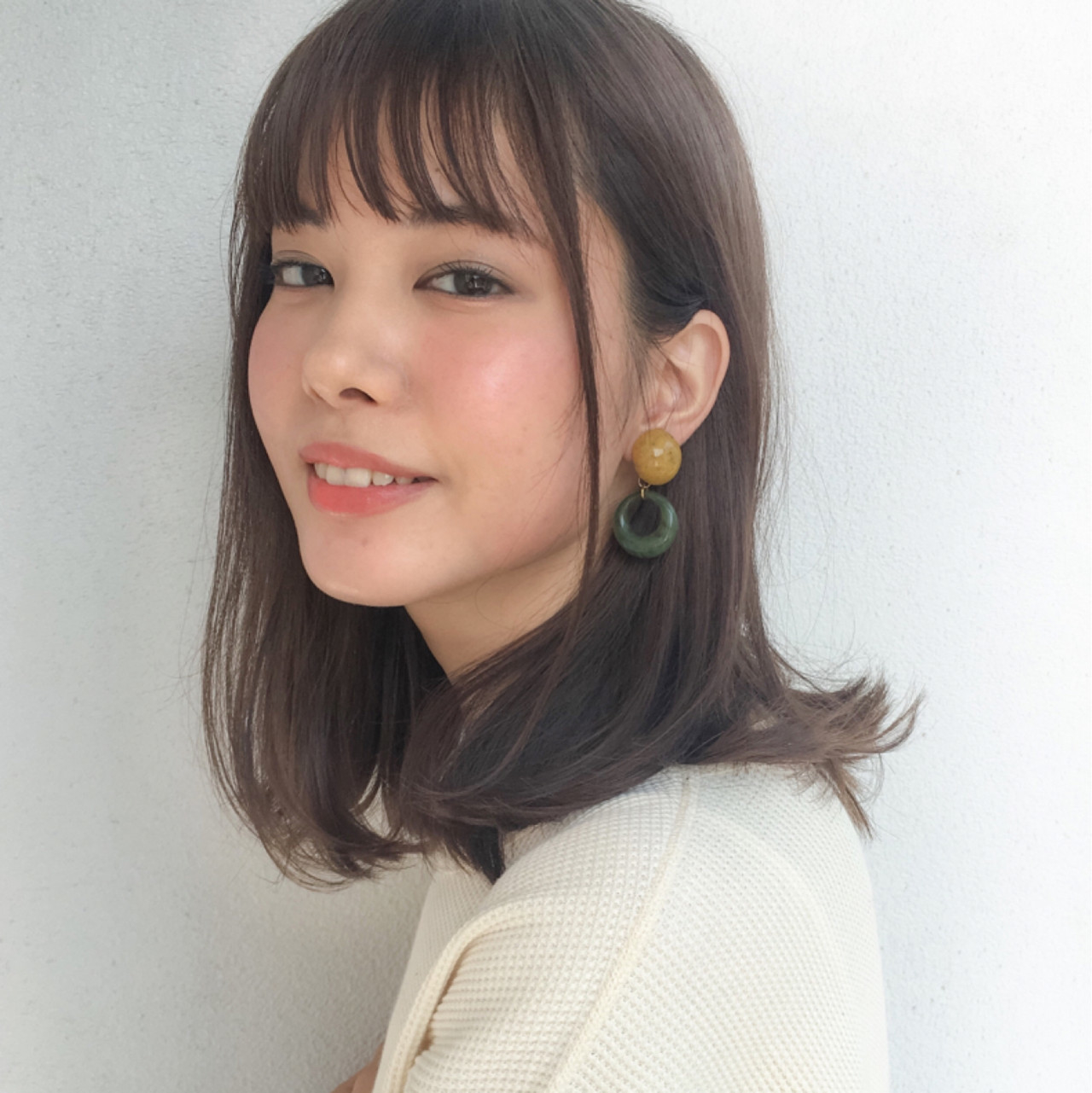 1：耳かけで印象チェンジ