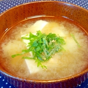 熱中症対策に有効な 豆腐のお味噌汁（大葉添え）