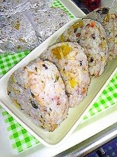 雑穀ご飯でおにぎり