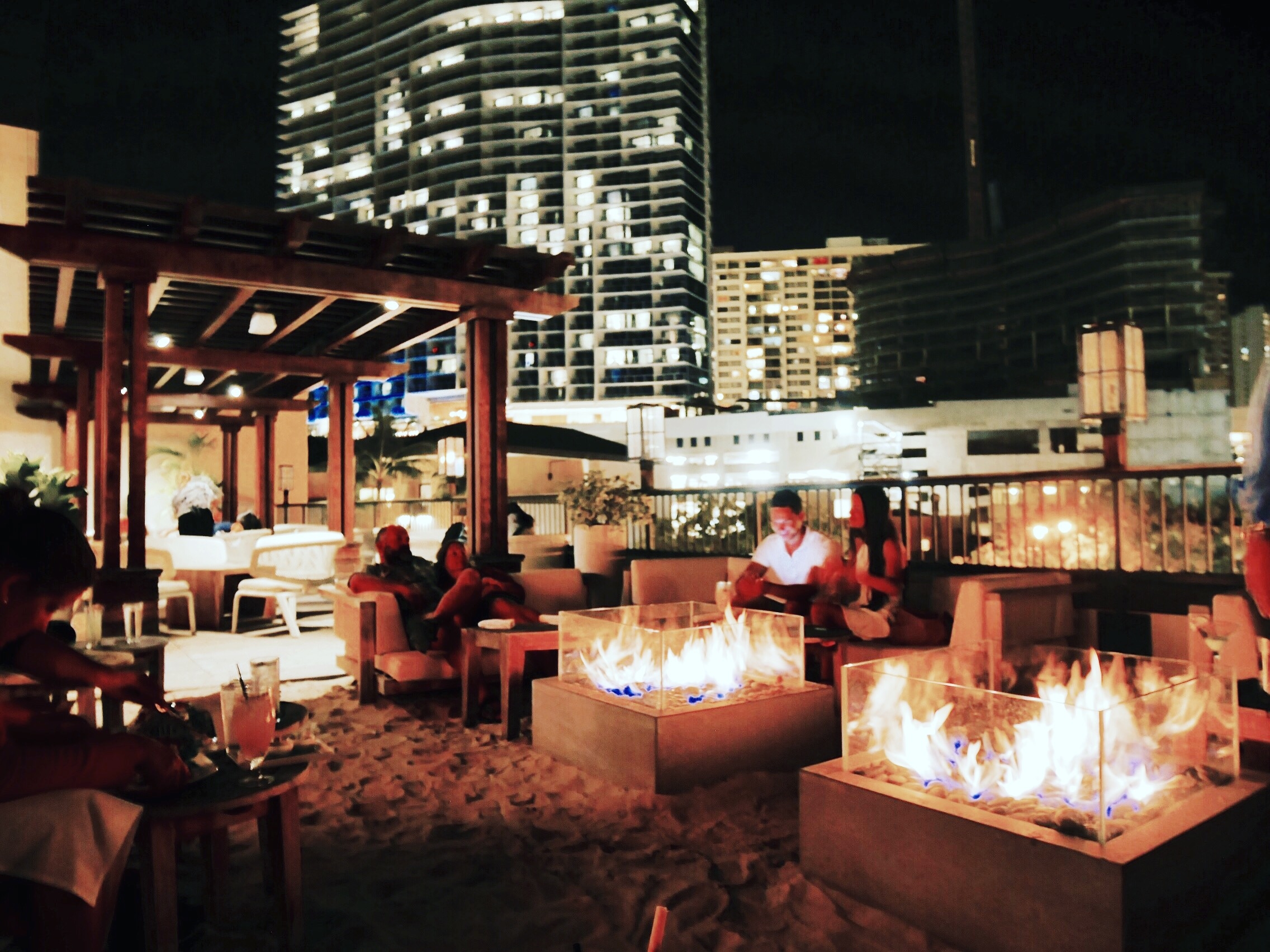 『Tommy Bahama Restaurant, Bar & Store』