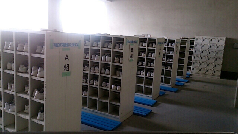 5:バイバイ言う?言わない?問題で悩む下駄箱