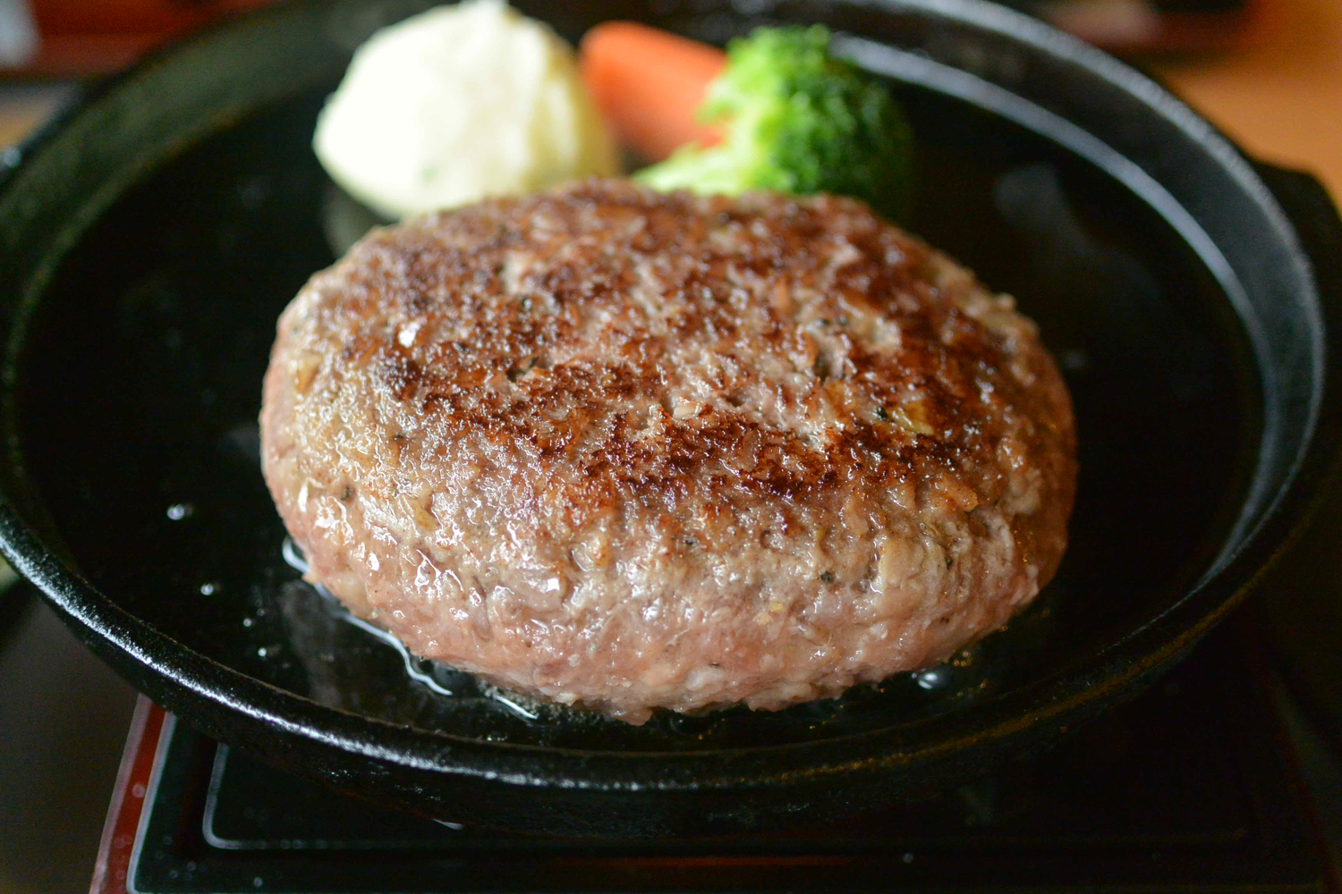 ③ 肉汁ジュワ〜ッなハンバーグのコツ