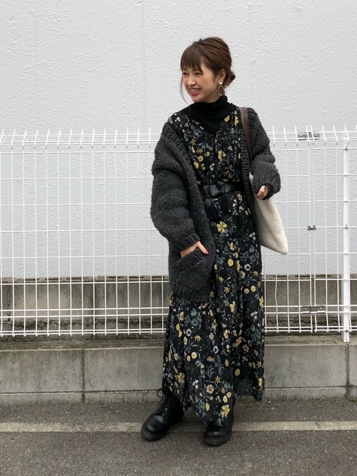 今年も重ね着の季節がやってくる 手軽に挑戦できるタートルネックの重ね着コーデ Mery