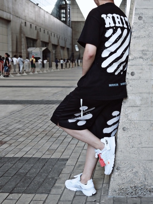 ：Off-White