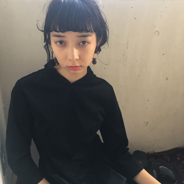 黒髪だからこそ、可愛いアレンジを。