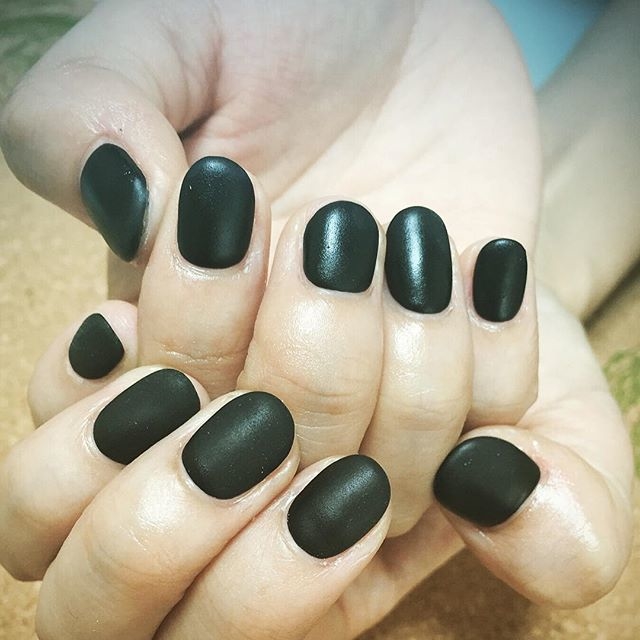 ブラック