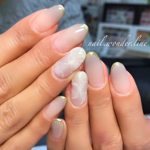 ツヤ感で上品に。