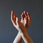 肌が綺麗な友達に聞いた。寝る前の‘オールインワンとマスク’が美肌を作るらしい