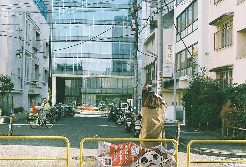 →涙は頬や顎あたりでそっと吸い取る