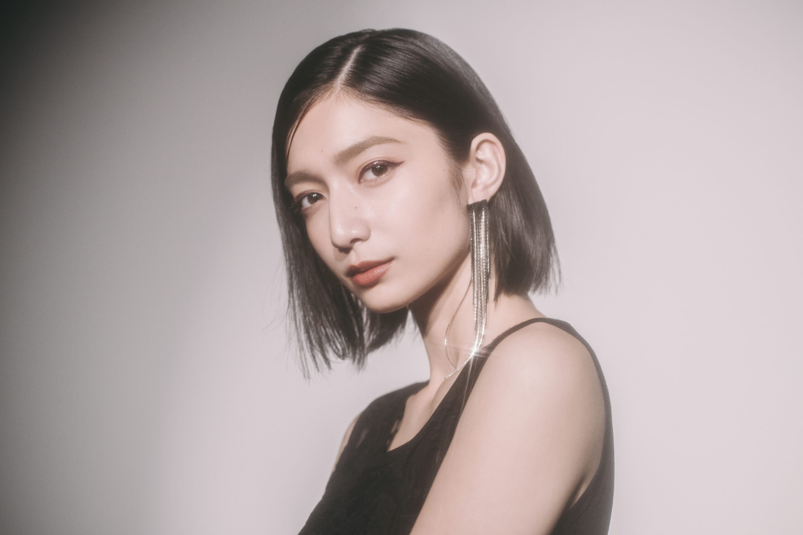 大人な春メイクには「ボルドーブラウン」
