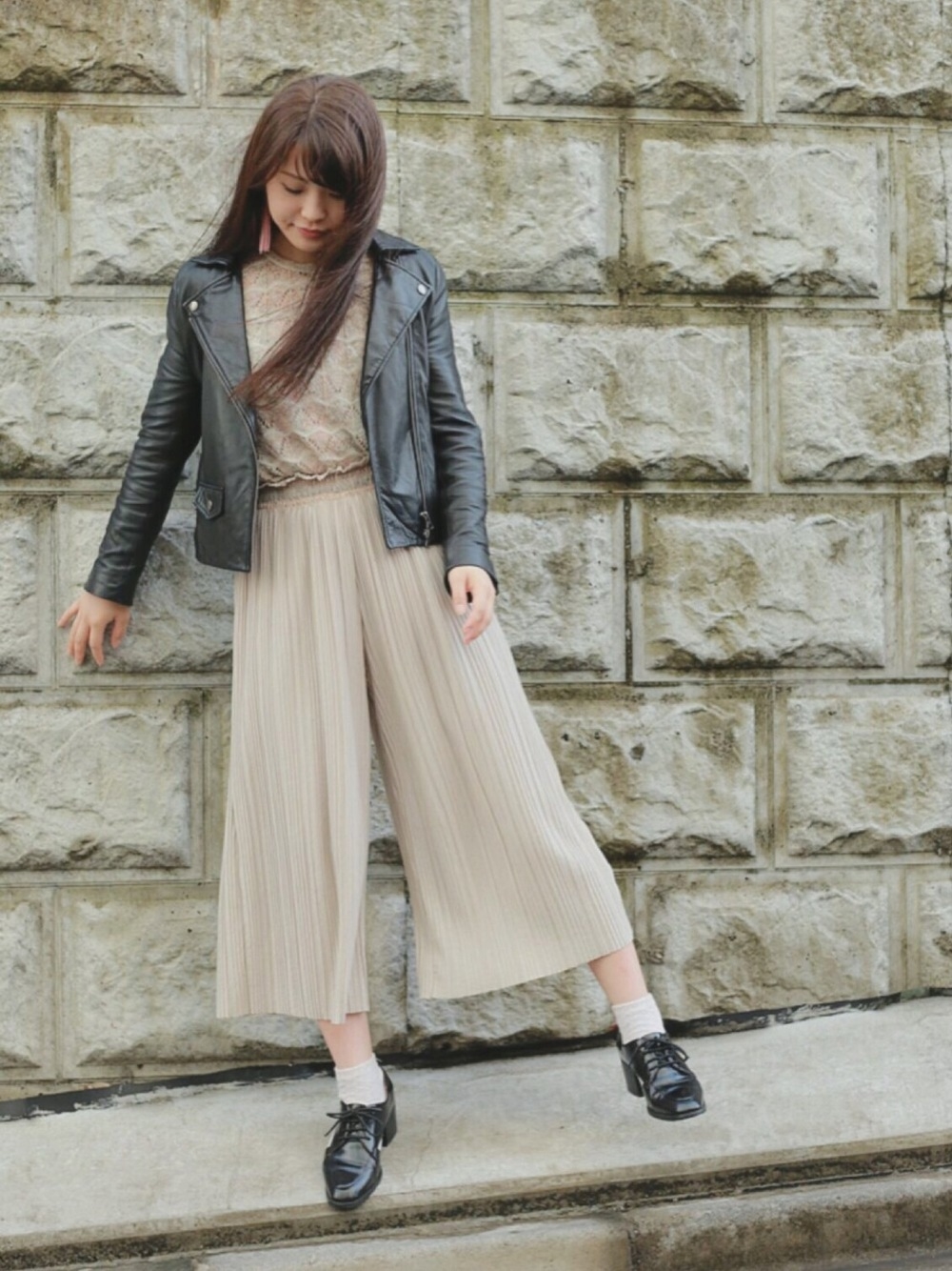 ピンクパンツコーデ18選！シルエット・色味ごとにご紹介｜MERY