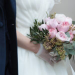 結婚式のプレゼント、渡すタイミングは？予算は？二人にとって嬉しい贈り物選びを