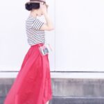 赤スカートで女性らしさアップ♡着こなしのポイントとコーディネートを紹介