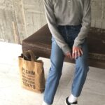 爽やかな春にデニムをはきたい。ストレートパンツの‘美シルエット’に魅せられて