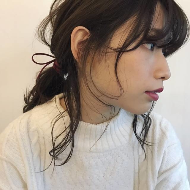 シンプルで可愛い後れ毛+1本結びアレンジ