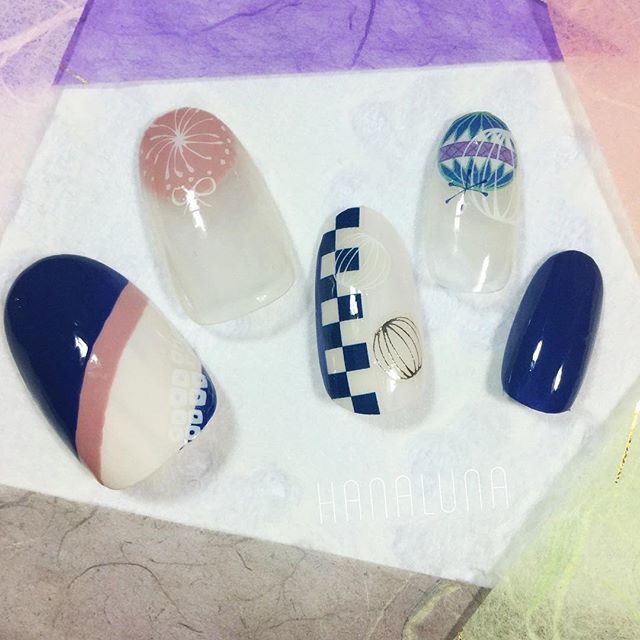 レトロな雰囲気の和柄ネイル