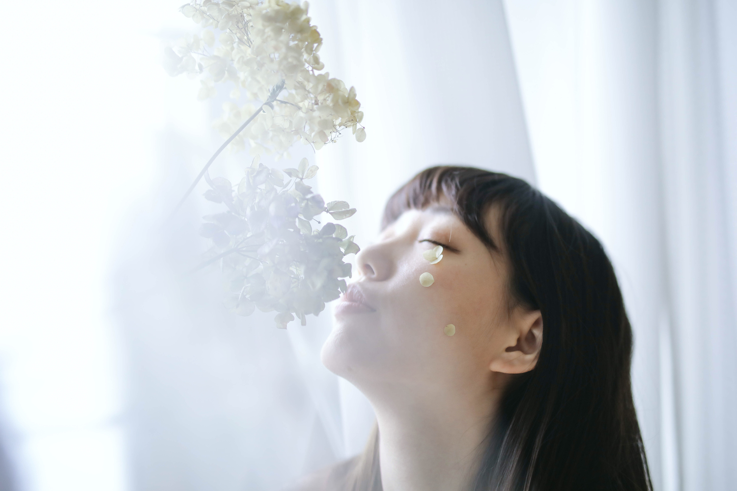 髪の毛を耳にかける!