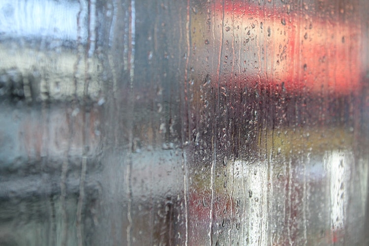 梅雨の髪悩みはドライヤーで解決できる?