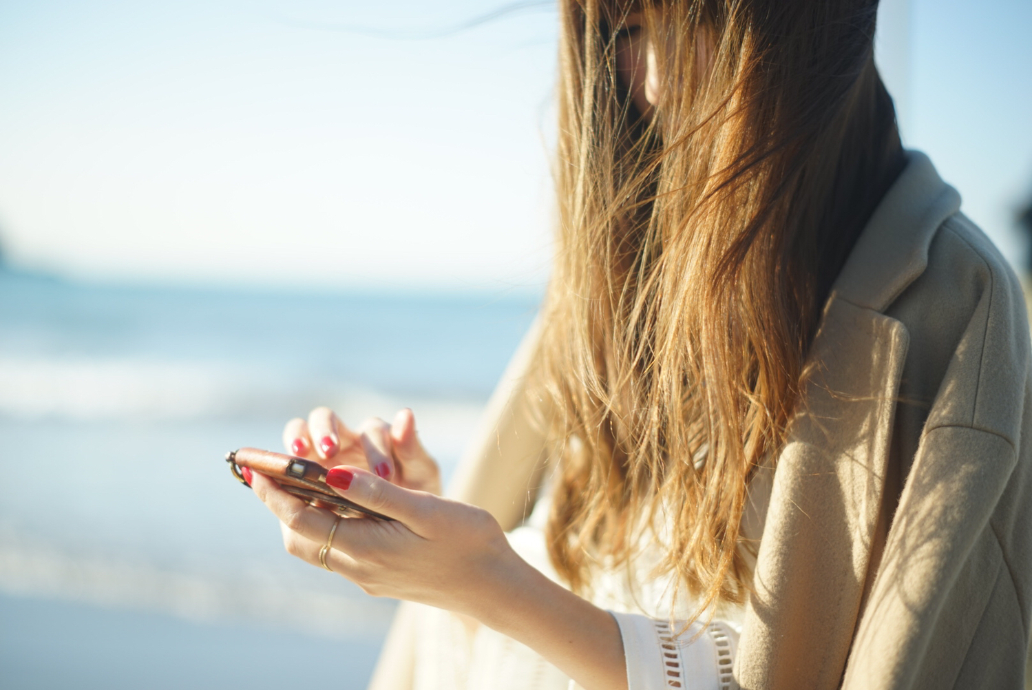 人と話している時にスマホを見ない