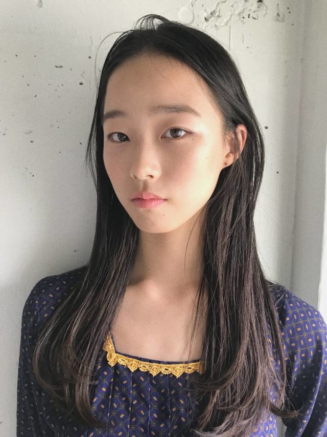 耳を出す