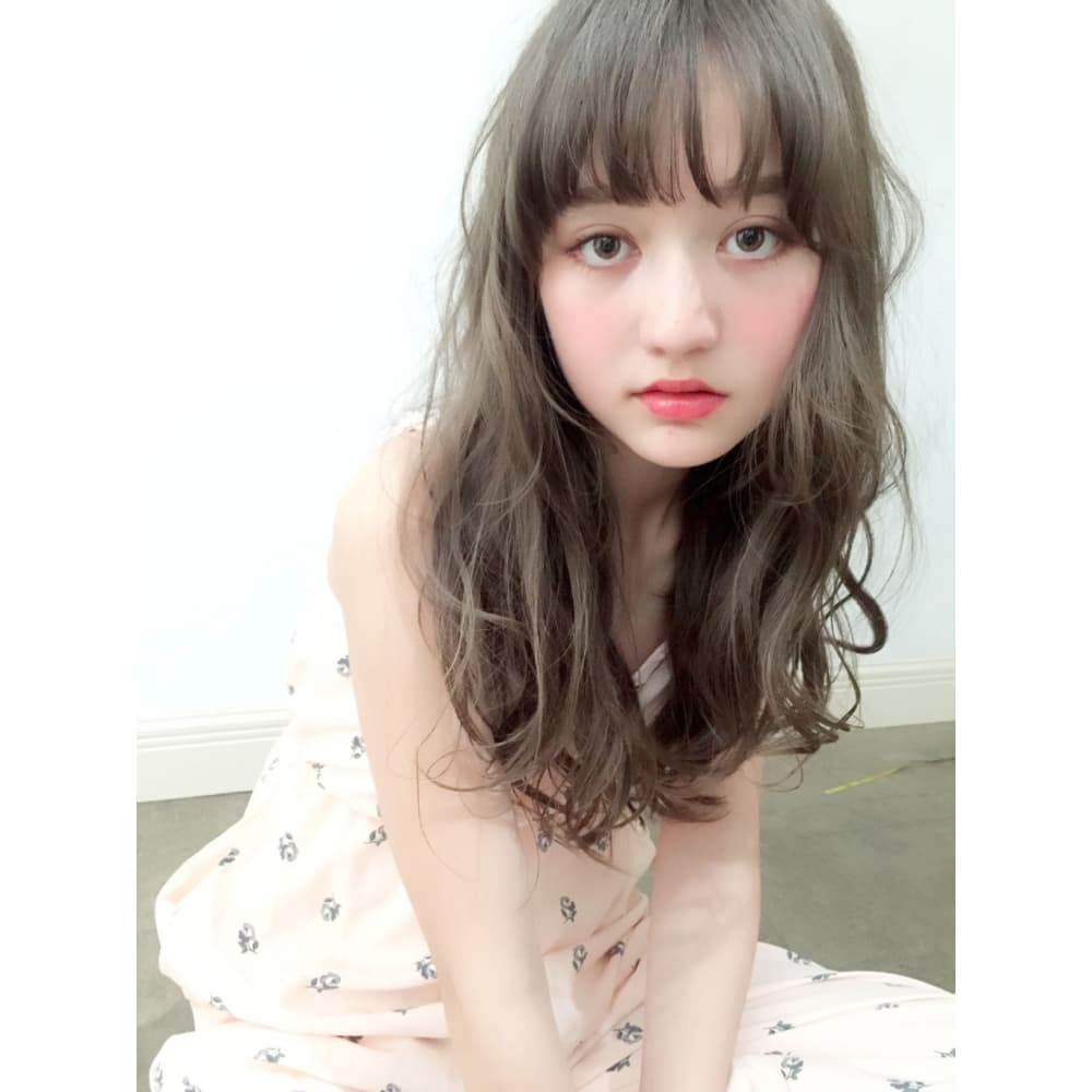 ホワイトブラウンのゆるパーマロング