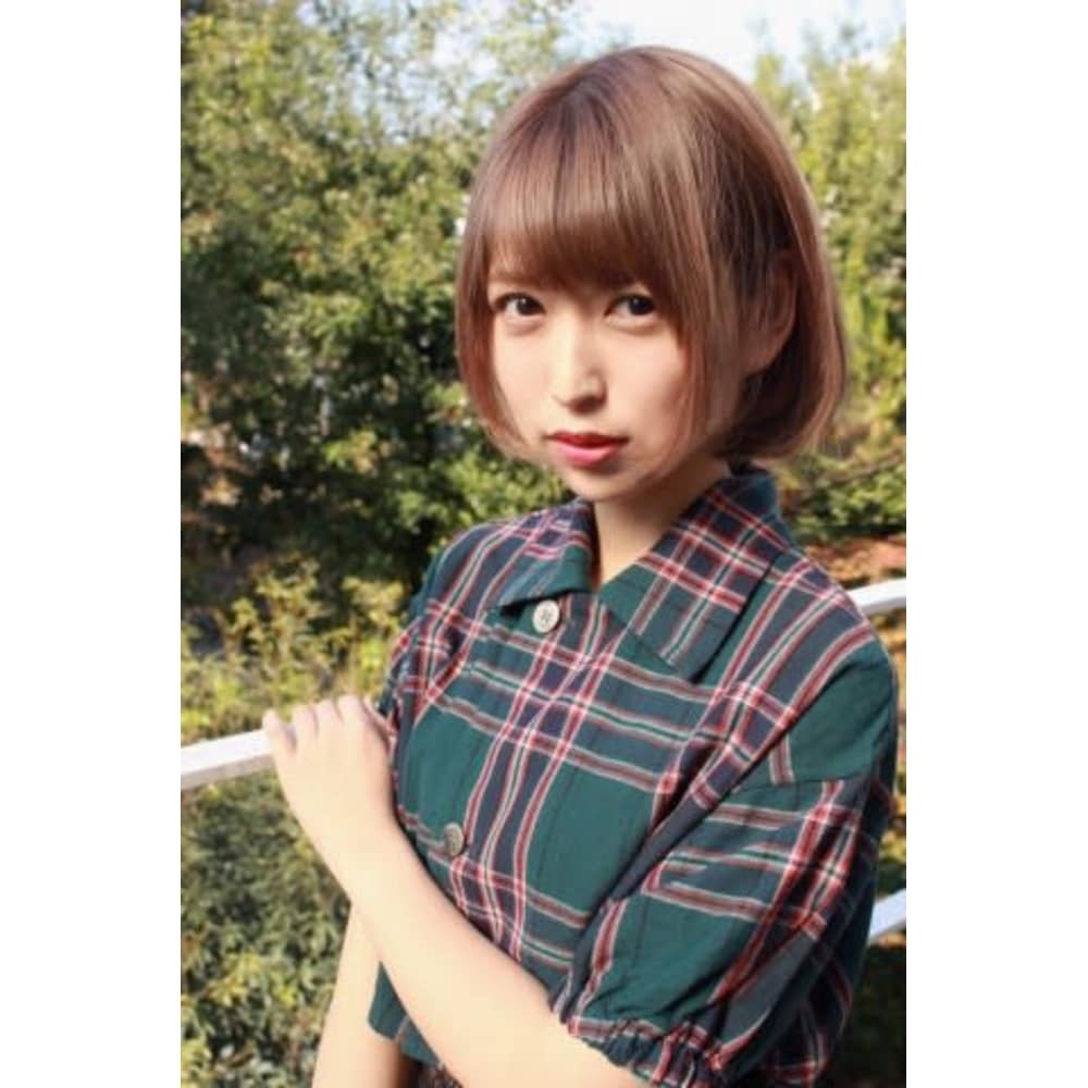 グレージュブラウンのショートボブ
