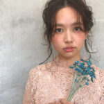 ミディアムだから可愛いパーティーヘア。セルフで完成するお呼ばれアレンジ♡