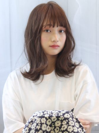 おろし前髪・巻きすぎないのが大人見え