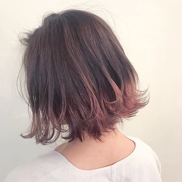 狭めのピンクアッシュでさりげなく主張して