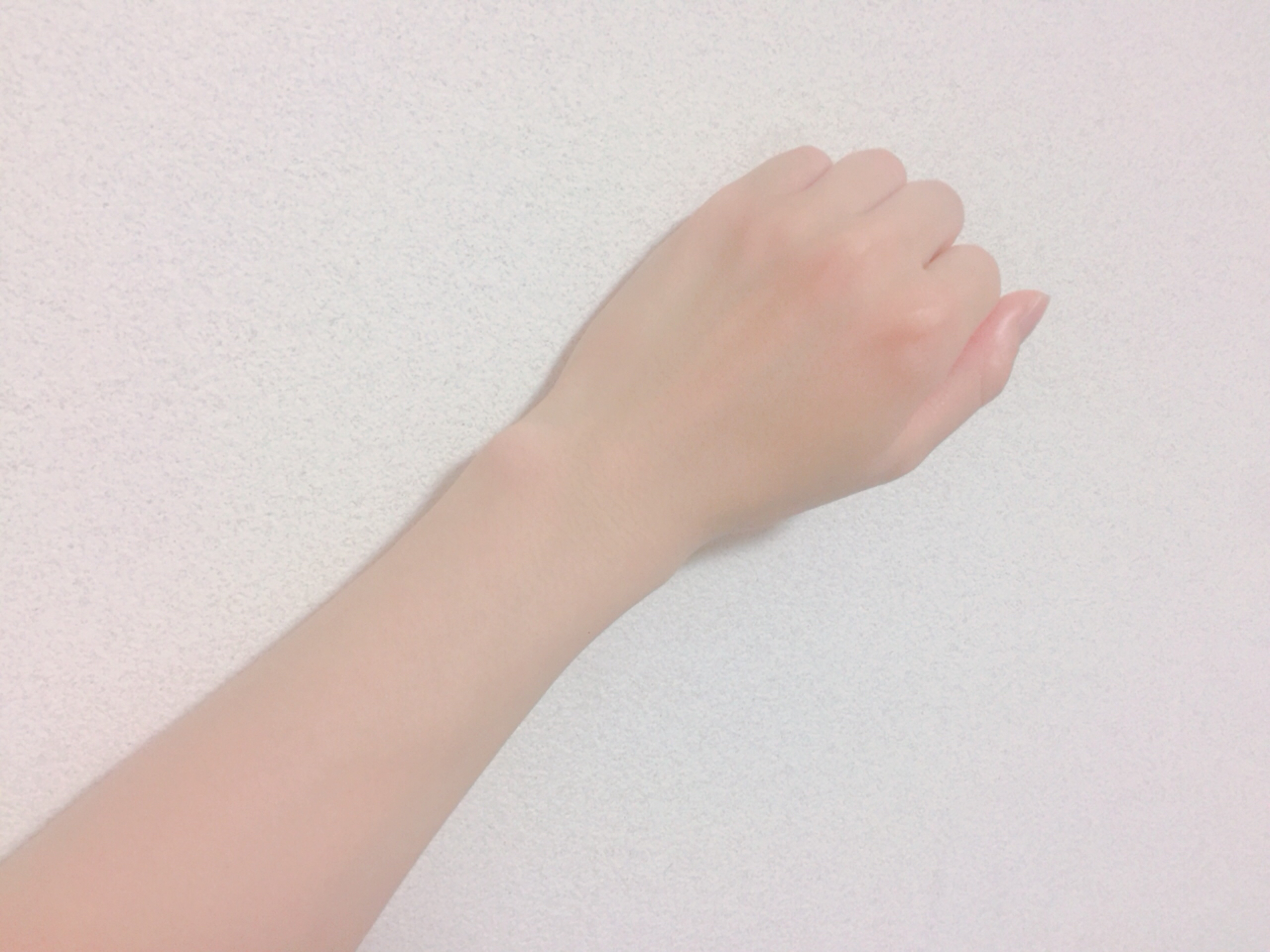 手首:ミニサイズの冷却シートを貼って