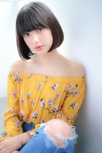 暗髪なら毛先ワンカールの重めボブで