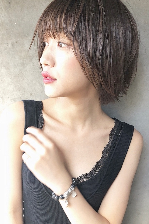 ショートで女性らしいかっこよさを引き出す