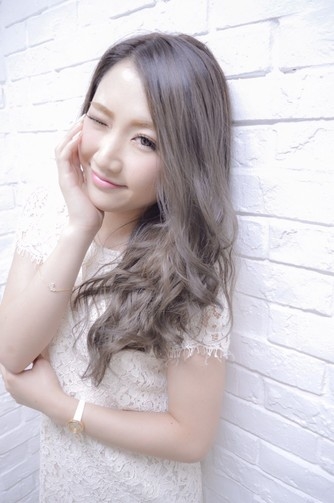 おすすめ:前髪なしの巻き髪で大人かわいく