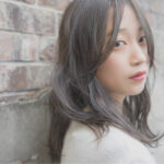"暗めアッシュ"で洗練された大人なワタシに。NOT赤みで、透明感ヘアーにchange
