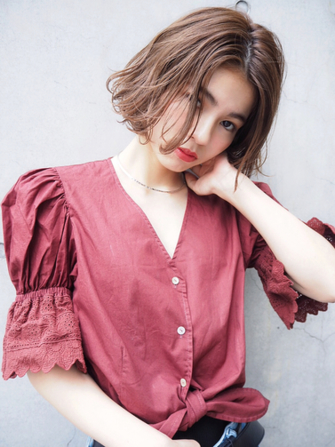 ふわふわヘアはワンレンで甘さ控えめに