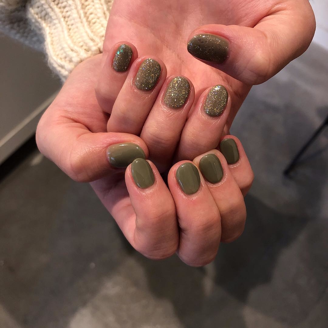 抹茶ネイルで上品 個性をget 美味しそうな指先で和スイーツもいただきますっ Mery