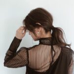 NOT FOR露出なシースルー。なしでも完成する‘いつも服’に、あえて透け感プラス