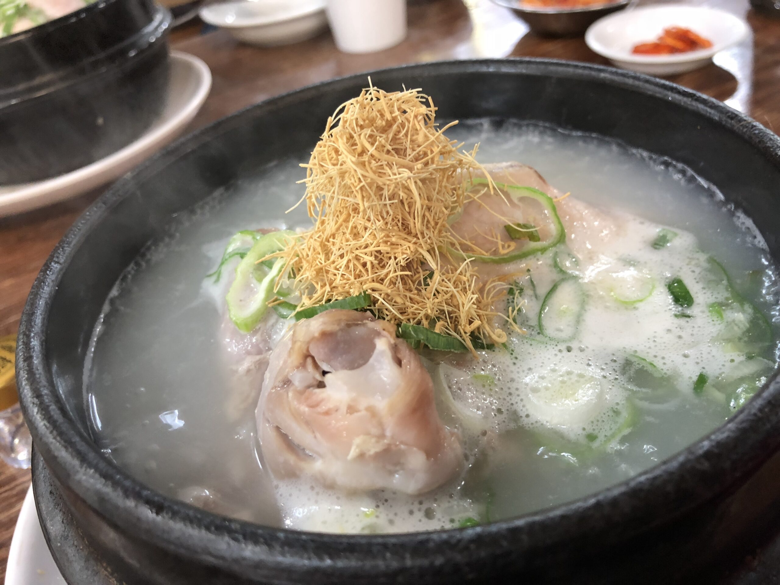 □栄養価の高い‘サムゲタン’