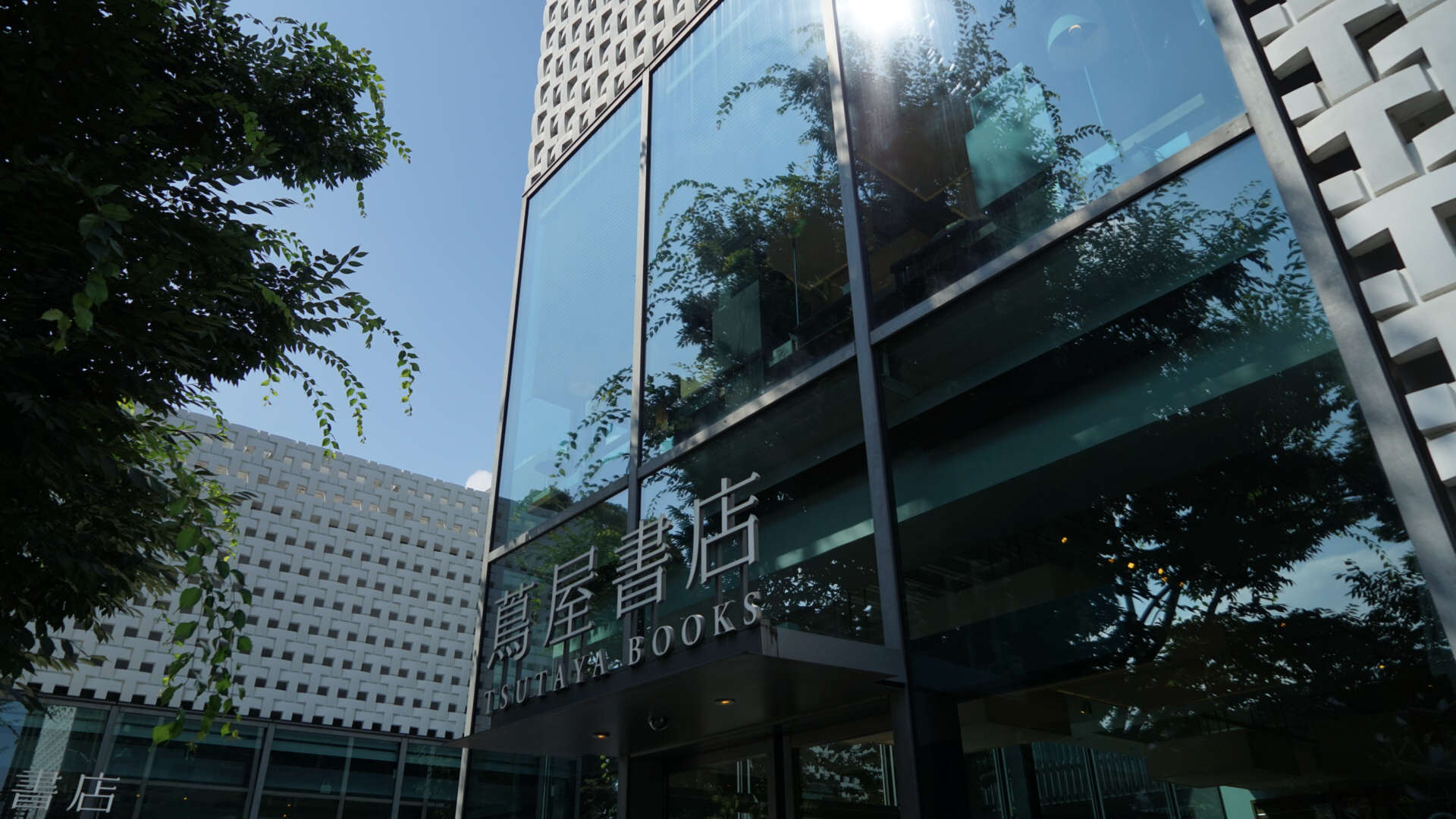 ユニクロの店舗以外でGETするなら蔦屋書店