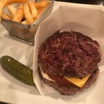 イケてる人の主食はハンバーガー。片手に持って街で歩きたくなる簡単レシピ