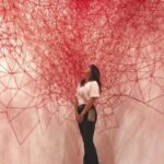 展覧会デートは、お洋服をart formに。いつもとは一味違うコーデのつくり方