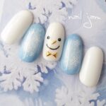 この冬は、雪だるまと一緒に。まるっと可愛い“雪だるまネイル”にメロメロだ〜♡