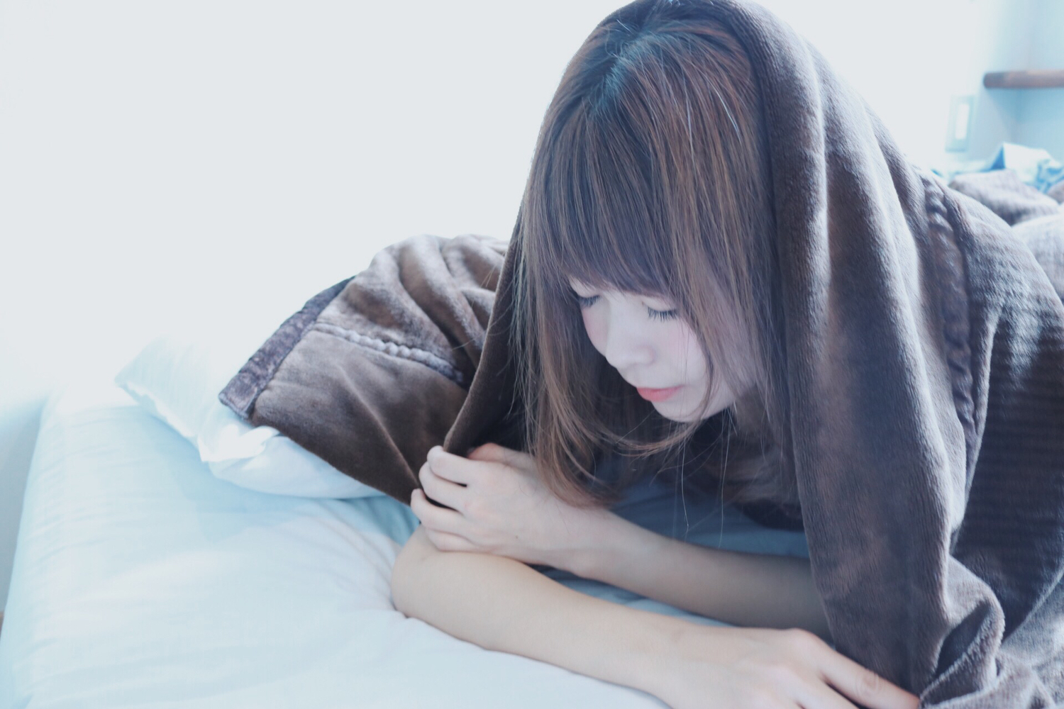 少し曖昧に：「なかなか眠れないの。」