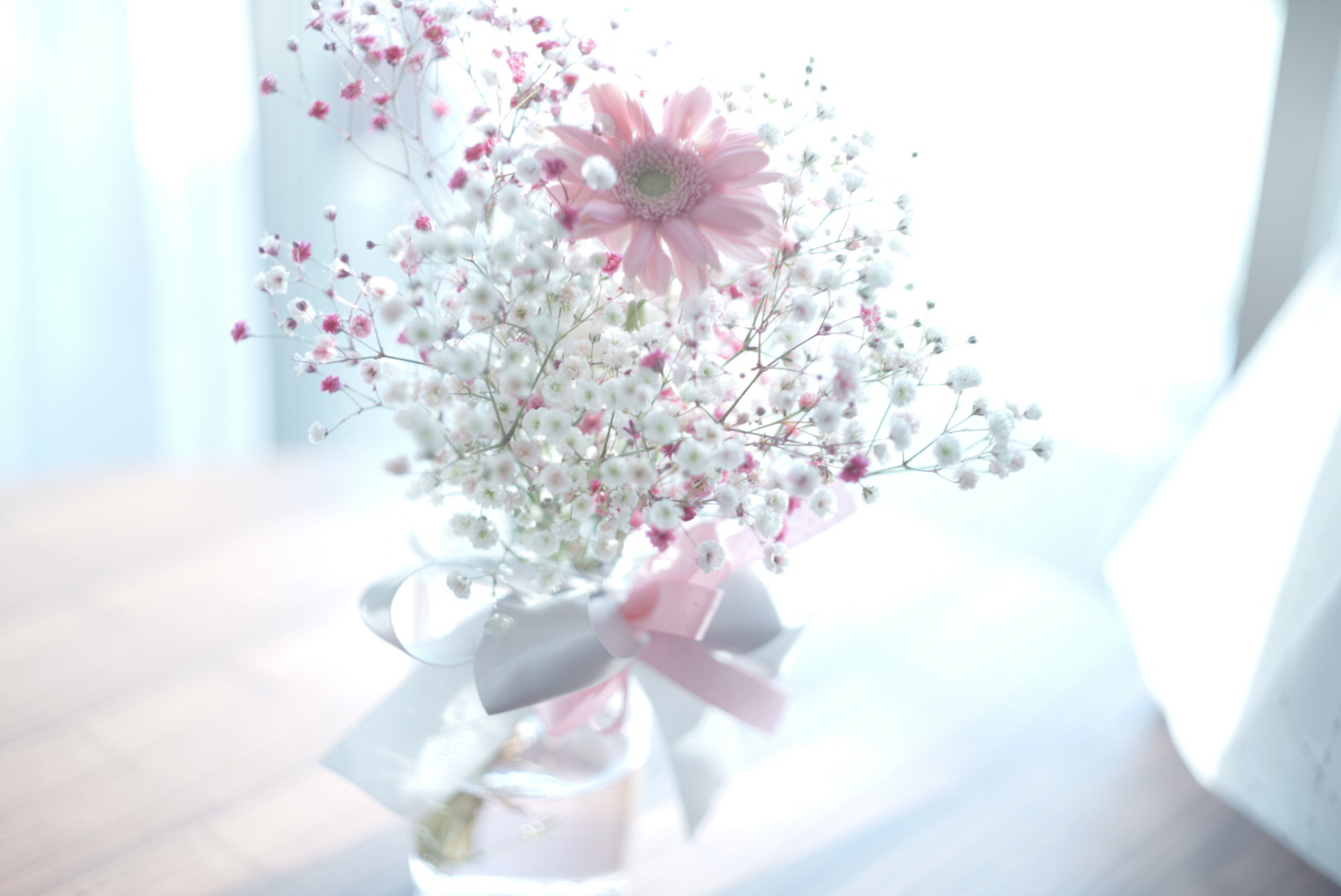 誕生石ならぬ誕生花をモチーフに