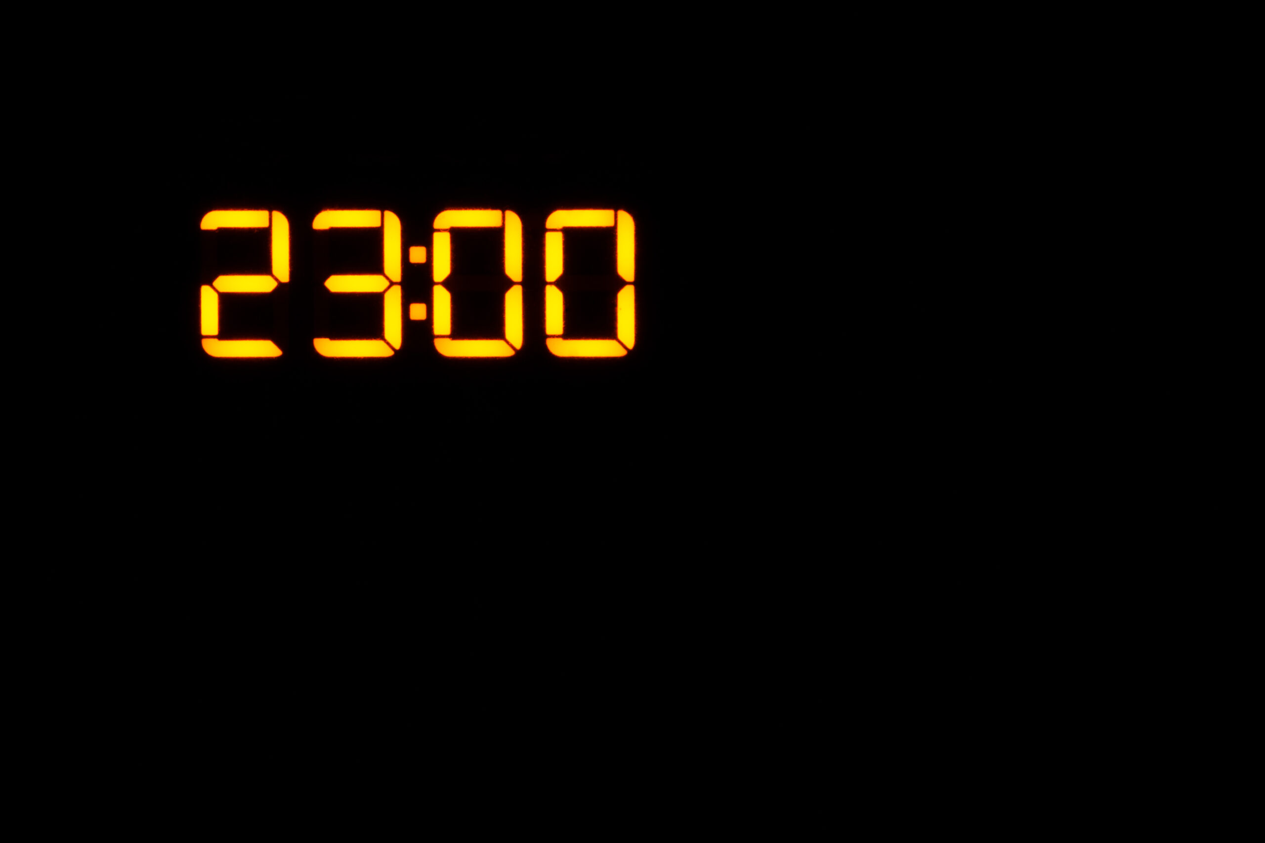 時刻はいつも同じ、23:00