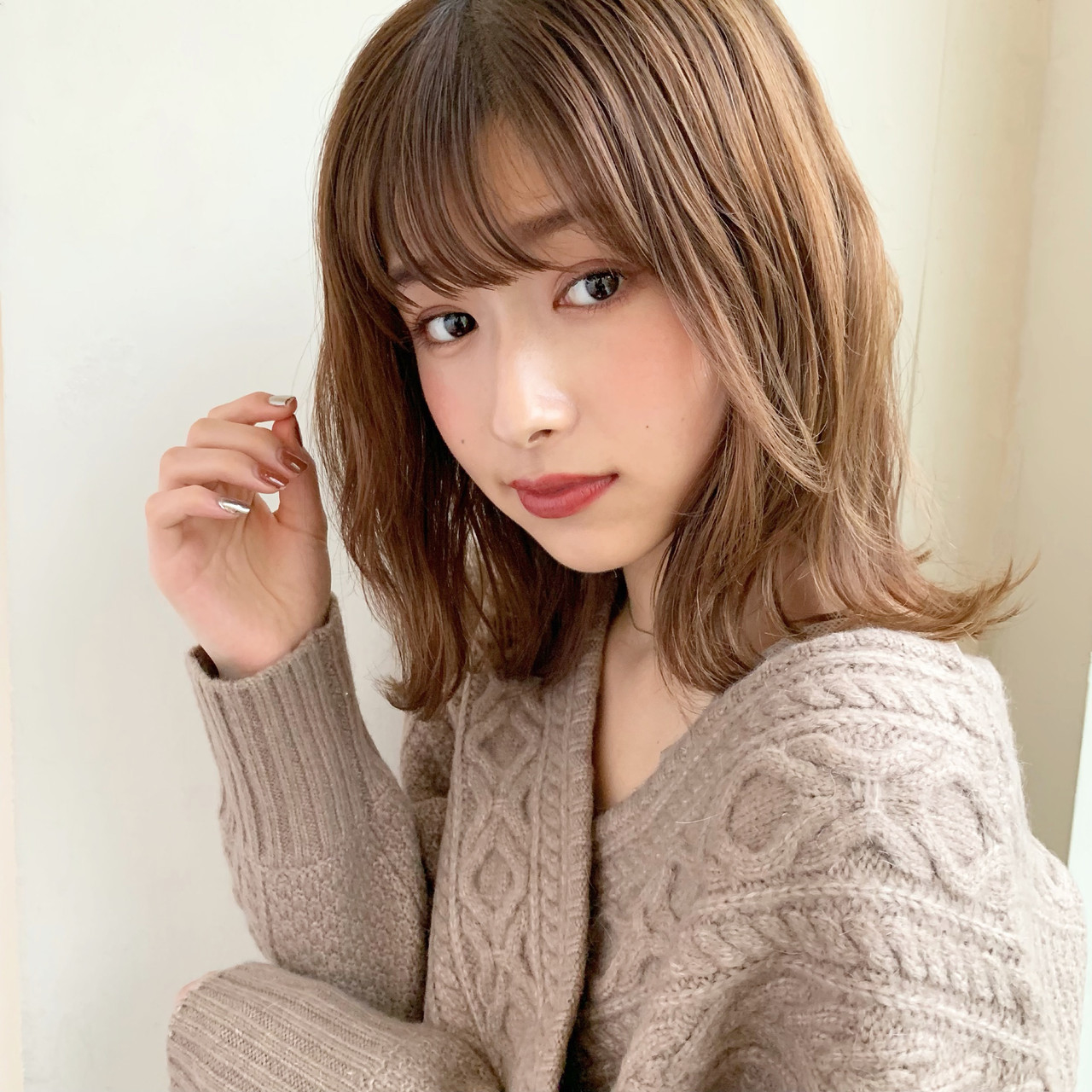 髪の毛がはねる原因は根元にあり 綺麗に収まるナチュラルヘアを叶える方法 予防策 Mery