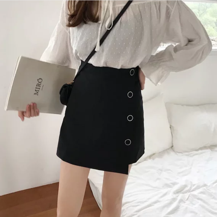 Point4.脚見せ服で、視線を引き寄せて