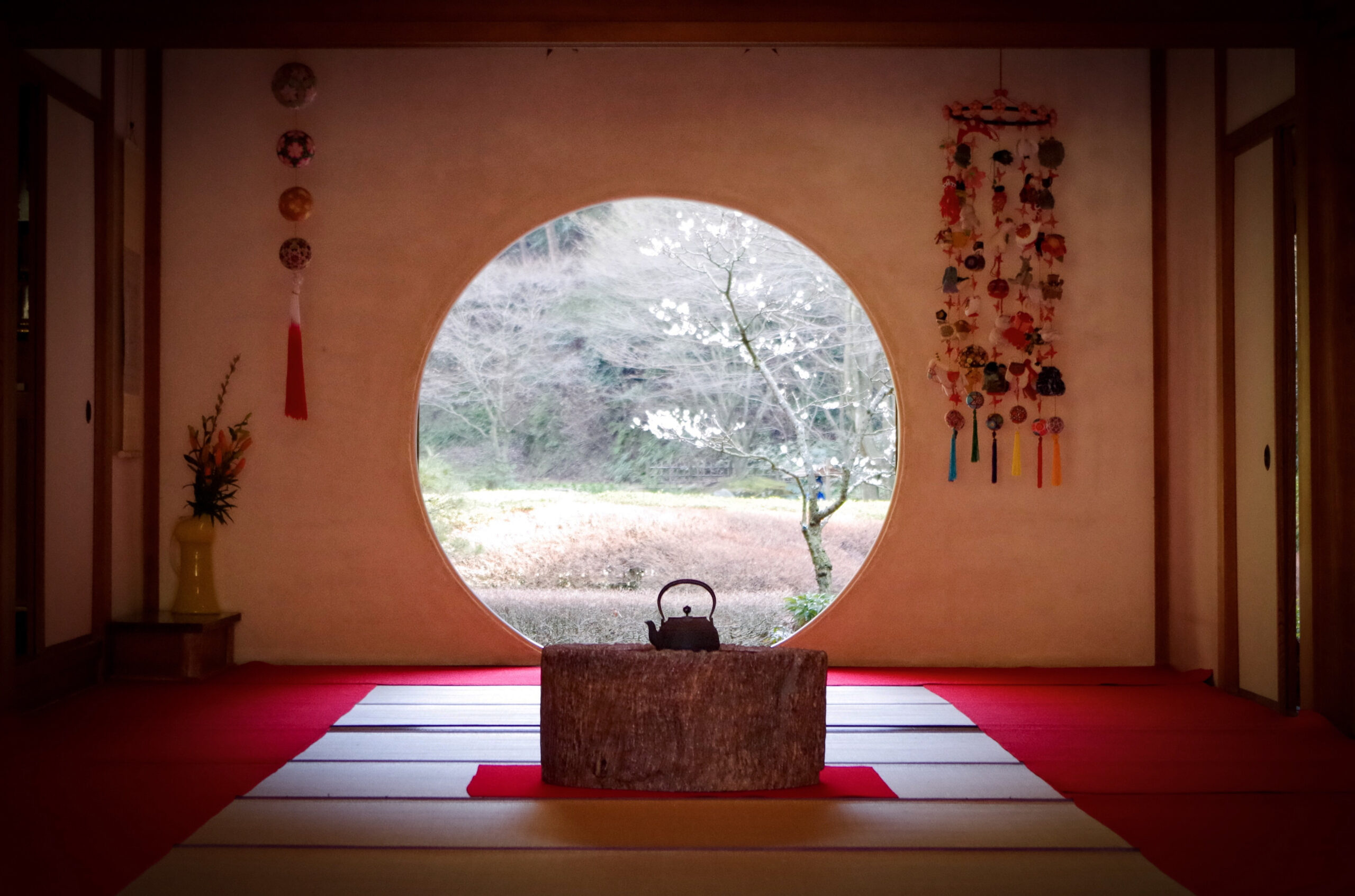 いつの時代も女性は